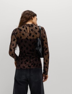 Přiléhavý top z česané síťoviny