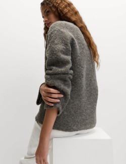 Kardigan z buklé, s knoflíky na přední straně a výstřihem do V, s obsahem vlny