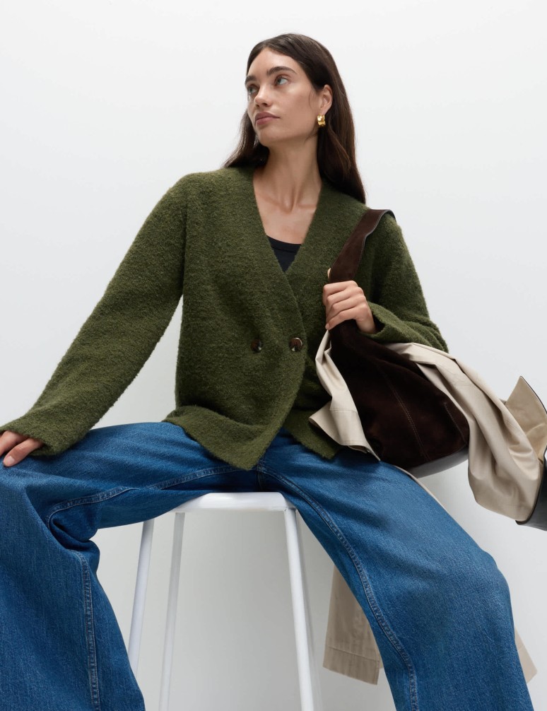 Kardigan z buklé, s knoflíky na přední straně a výstřihem do V, s obsahem vlny