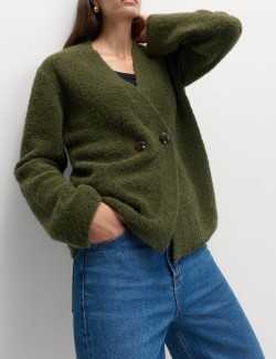 Kardigan z buklé, s knoflíky na přední straně a výstřihem do V, s obsahem vlny