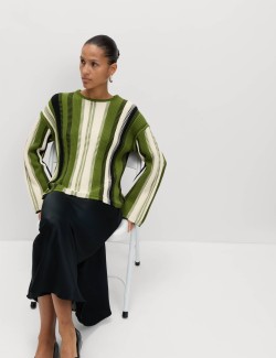 Pruhovaný svetr s vysokým podílem bavlny a kulatým výstřihem