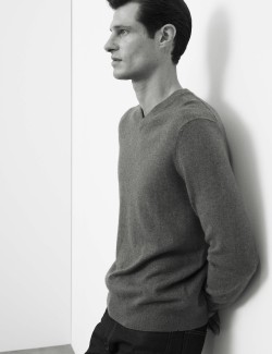 Svetr z čistého kašmíru s výstřihem do V