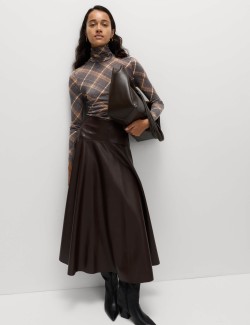 Top s dlouhým rukávem a nálevkou, úzkým střihem a vlnou