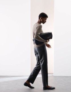 Svetr z čistého kašmíru, s texturou a kulatým výstřihem