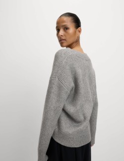 Cloud-Yarn Ribbed V-Neck Jumper