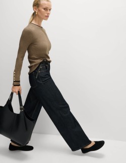 Žebrovaný svetr s výstřihem ke krku s kontrastními detaily