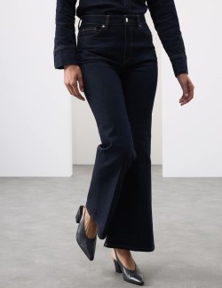 Džíny s vysokým pasem a extrémním leskem