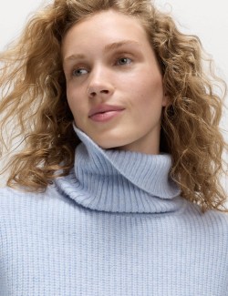 Žebrovaný rolák z příze s oblačnou přízí