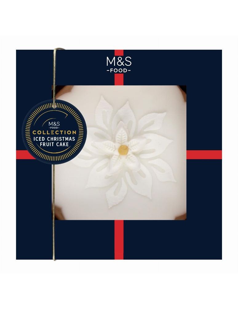 Ovocný máslový dort s rozinkami, brandy, glazovanými třešněmi, kousky mandlí, marcipánovou a cukrovou polevou ozdobený ozdobami 