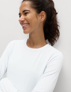 Scoop Neck Fitted Gym Top