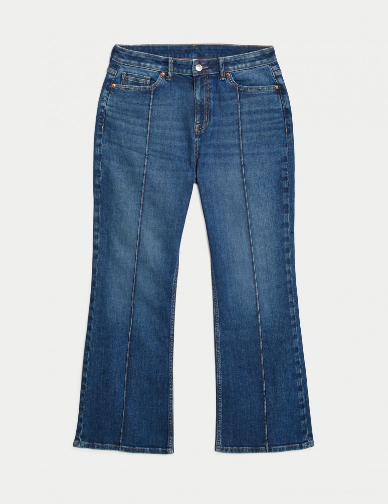 Úzké džíny s vysokým pasem, rozšířenými nohavicemi a mačkanou přední stranou