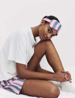 Krátká pruhovaná souprava z čisté bavlny a maskou na oči