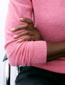 Svetr z čistého kašmíru, s texturou a kulatým výstřihem