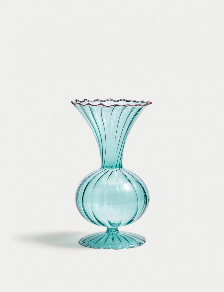 Malá žebrovaná úzká váza
