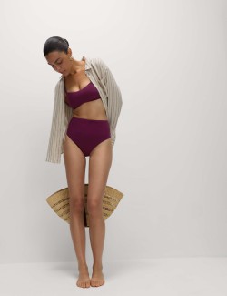 Spodní díl dvoudílných plavek zpevňující břicho, s vysokým pasem