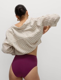 Spodní díl dvoudílných plavek zpevňující břicho, s vysokým pasem