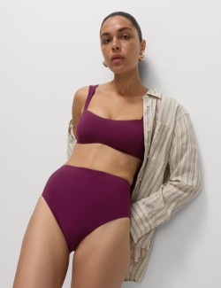 Spodní díl dvoudílných plavek zpevňující břicho, s vysokým pasem