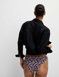 Spodní díly bikin s vykrojenou nohavičkou a potiskem