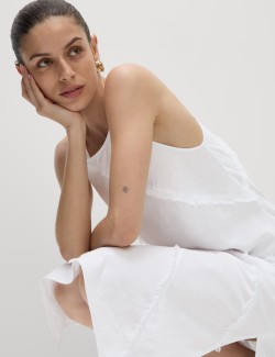 Splývavé midi šaty s neobšitým okrajem a vysokým podílem lnu