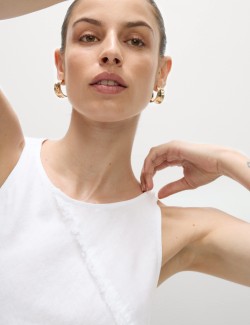 Splývavé midi šaty s neobšitým okrajem a vysokým podílem lnu