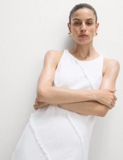 Splývavé midi šaty s neobšitým okrajem a vysokým podílem lnu