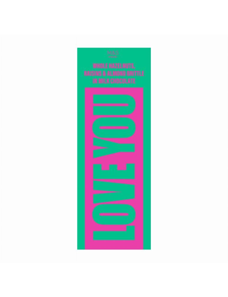 Formovaná mléčná čokoláda s celými lískovými ořechy (11 %), rozinkami (10 %) a posekanými mandlemi (3 %)