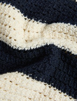 Pruhovaný svetr s vysokým podílem bavlny a kulatým výstřihem
