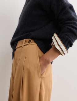 Krepové kalhoty s rovnými nohavicemi a plisováním vepředu