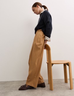 Krepové kalhoty s rovnými nohavicemi a plisováním vepředu