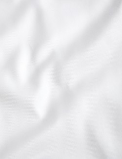 Keprová košile úzkého střihu z luxusní bavlny s dvojitou manžetou