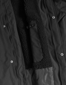 Prošívaná bunda parka z umělé kožešiny s technologií Stormwear™