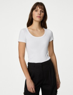 Žebrované tričko s oválným výstřihem a vysokým podílem bavlny