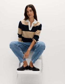 Mid Rise Dart Detail Barrel Jeans