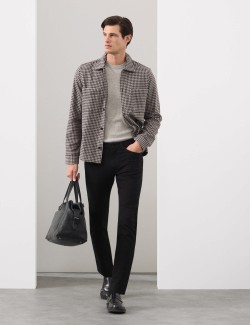 Strečové džíny úzkého střihu s 360 pružností