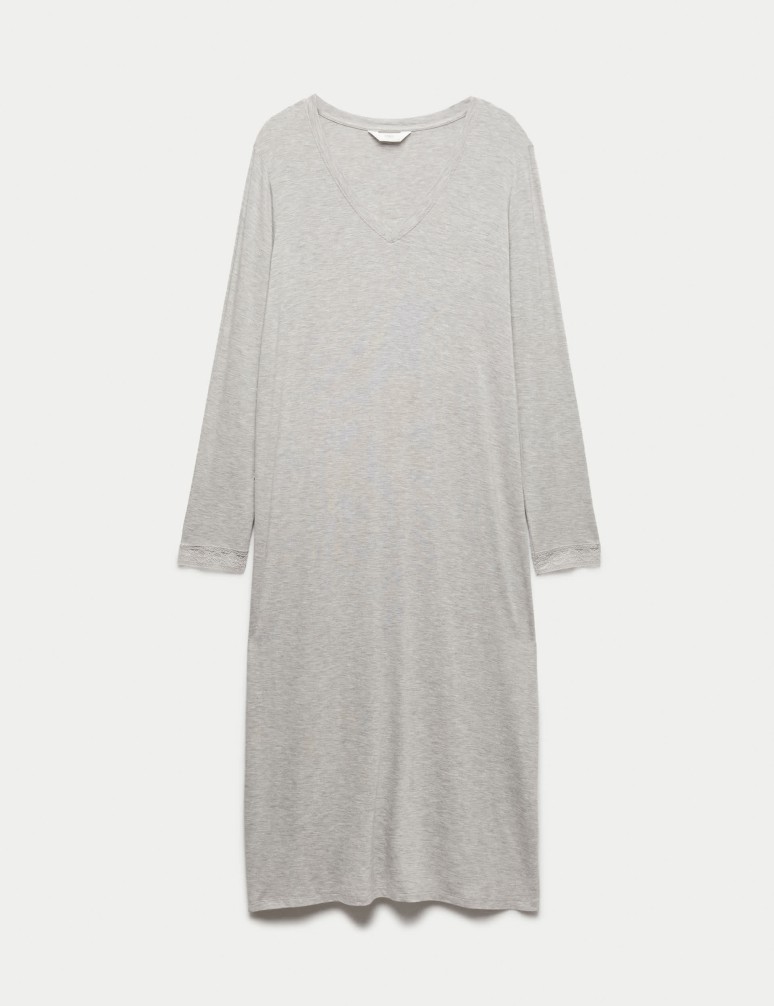 Noční košile s krajkovými lemy