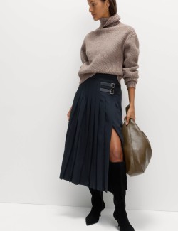 Cloud-yarn Ribbed Roll Neck Jumper