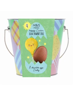 Jednotlivě balená dutá vajíčka z mléčné čokolády a balené lízátko z mléčné čokolády