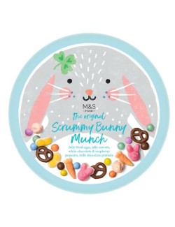 Směs ovocných želé bonbónů, kousků mléčné čokolády s rýžovým středem obalených v cukru, popcornu v bílé čokoládě, preclíků v mlé