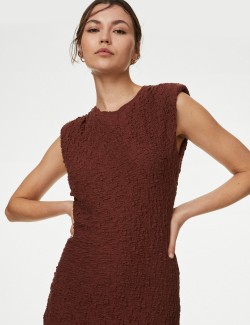 Přiléhavé midaxi šaty s texturou a vysokým podílem bavlny