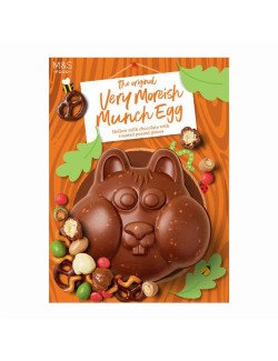 Dutá figurka z ml. čokolády s arašídy a sáček popcornu v ml. a bílé čokoládě, preclíků, kousků ml. čokolády v cukru, arašídů v m