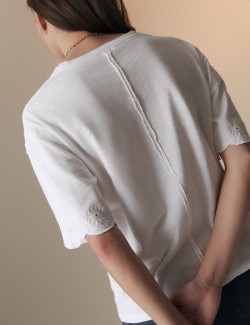 Tričko z čisté bavlny s výšivkou