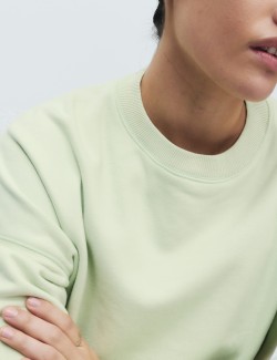 Mikina s počesanou vnitřní stranou a vysokým obsahem bavlny