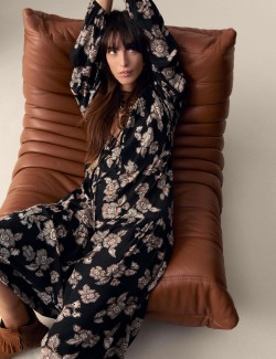 Krepové květované midaxi šaty se zvýrazněným pasem a vázáním u krku