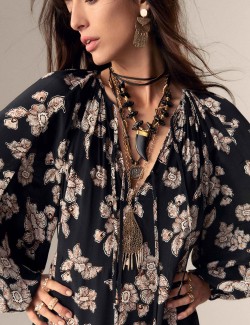 Krepové květované midaxi šaty se zvýrazněným pasem a vázáním u krku