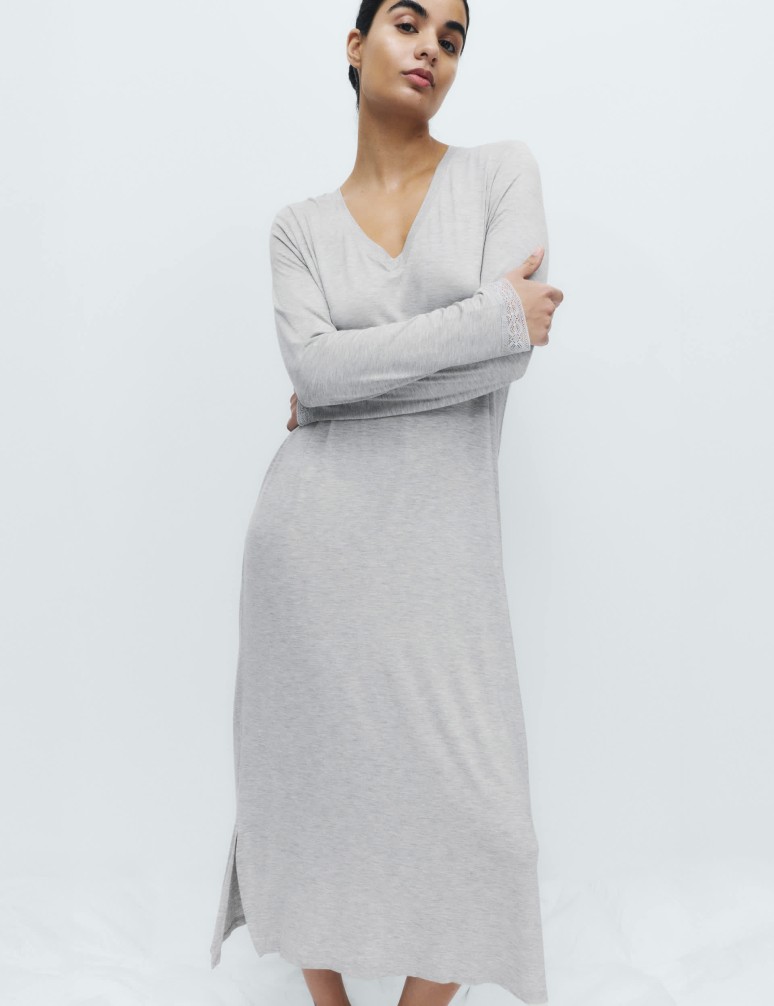 Noční košile s krajkovými lemy