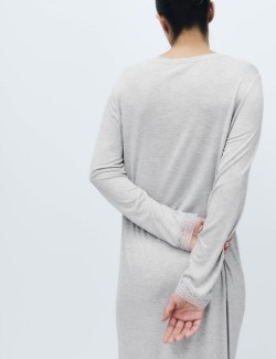 Noční košile s krajkovými lemy