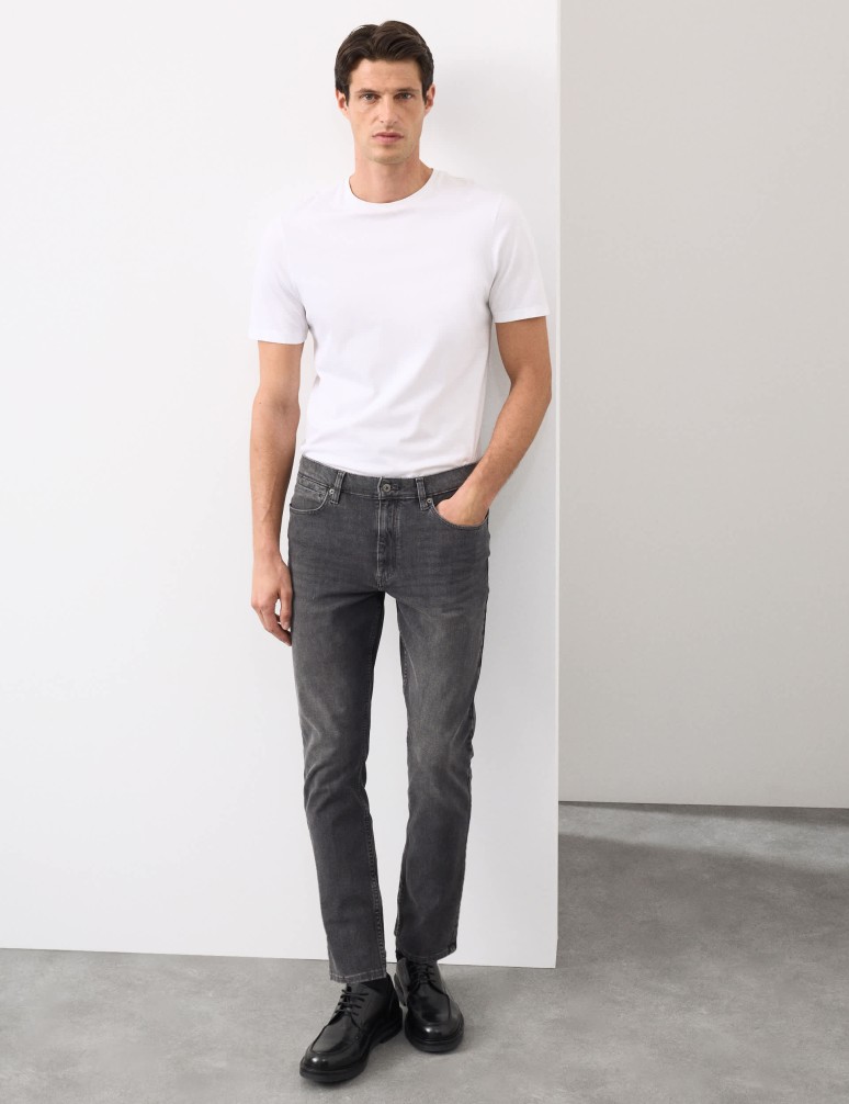 Strečové džíny úzkého střihu s 360 pružností