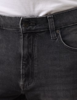 Strečové džíny úzkého střihu s 360 pružností