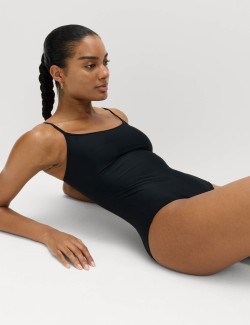 Košilkové plavky s oválným výstřihem