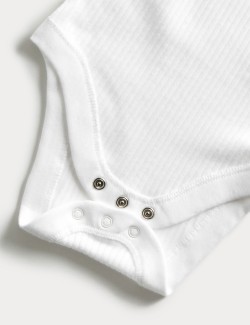 4dílná startovací sada s nápisem Cotton Rich Born in 2026 (0-6 měsíců)